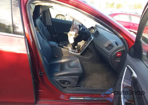 2012 Volvo S60 T6 z USA, uszkodzony, nr VIN YV1902FH4C2077263